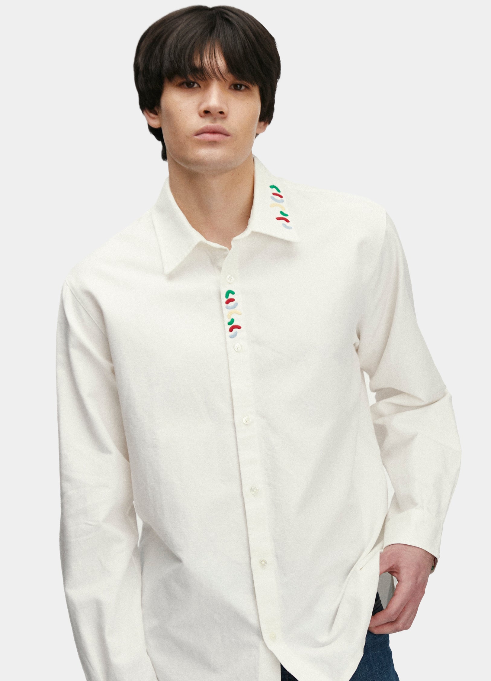 Le mannequin mesure 1m88 et porte une taille L.