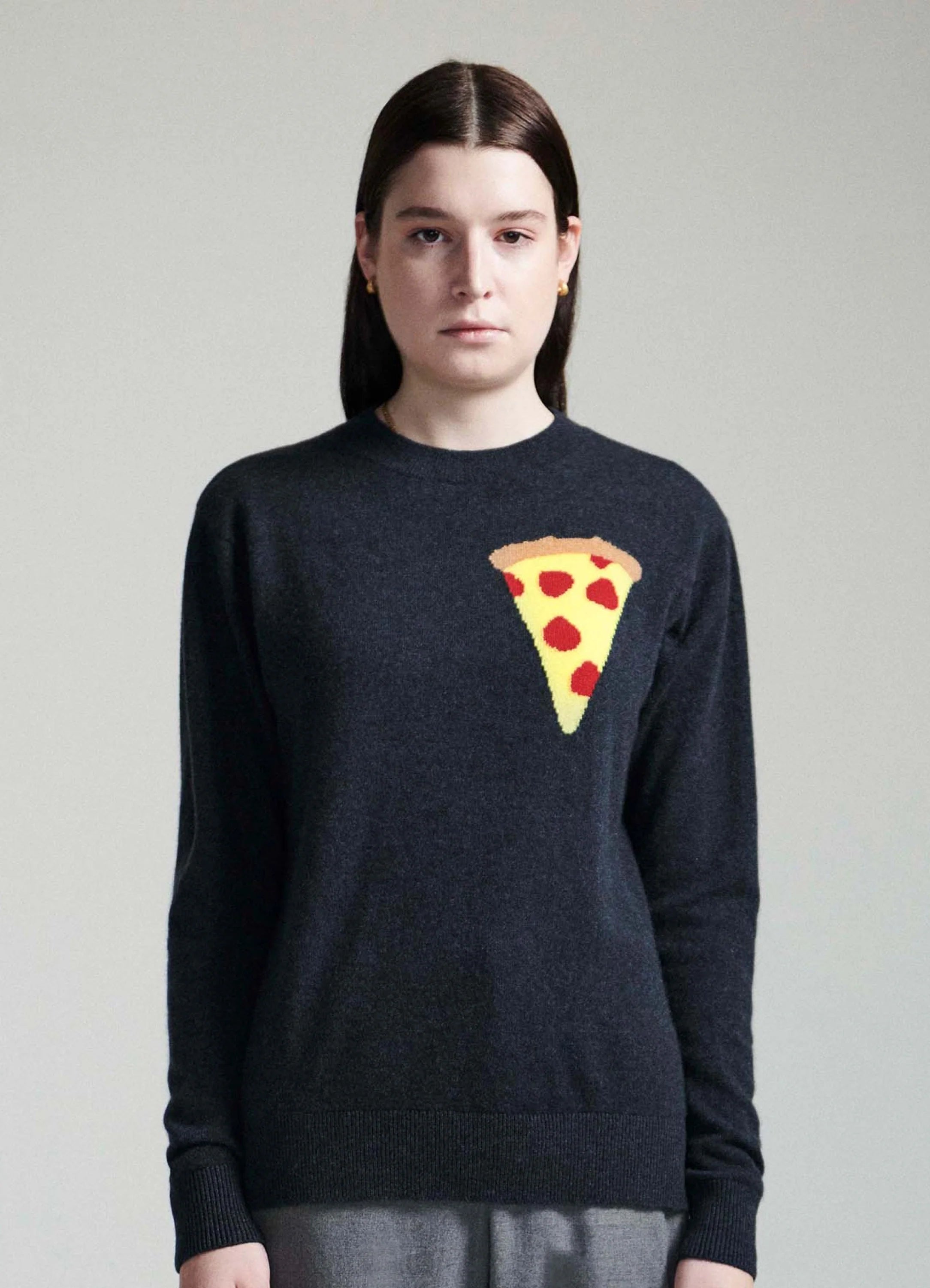 Le mannequin mesure 1m91 et porte une taille L.