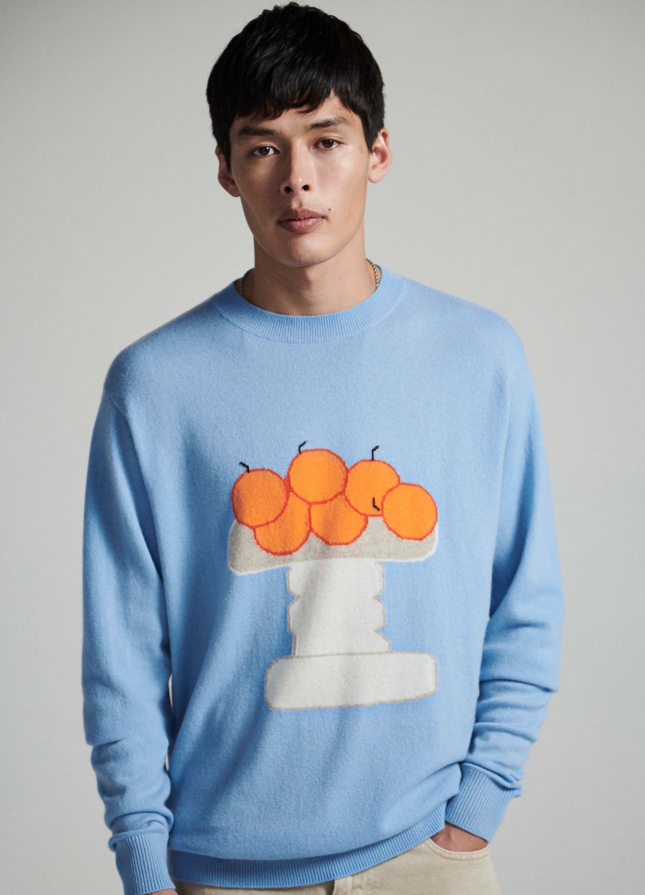 Le mannequin mesure 1m91 et porte une taille L.