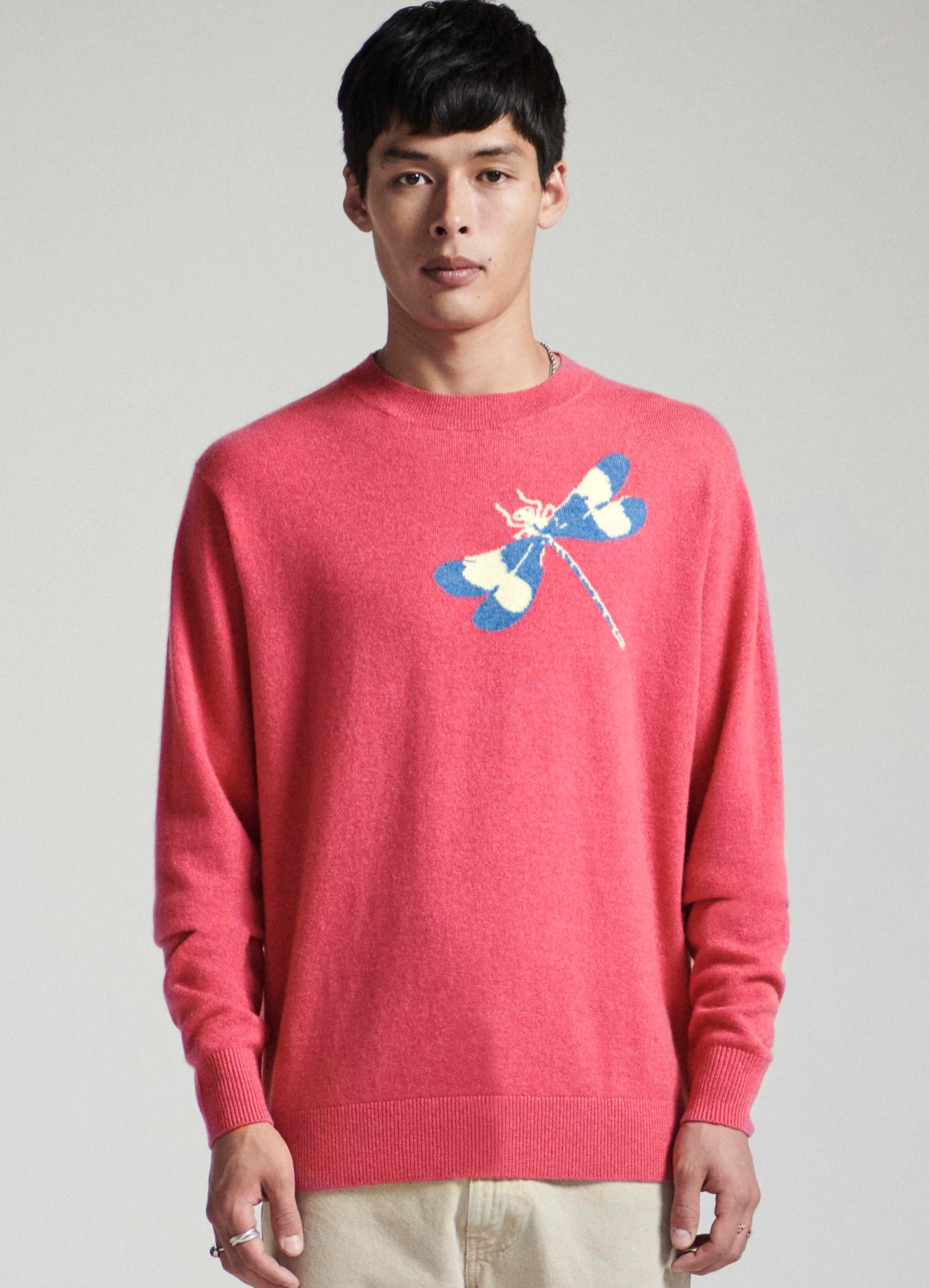 Le mannequin mesure 1m91 et porte une taille L.
