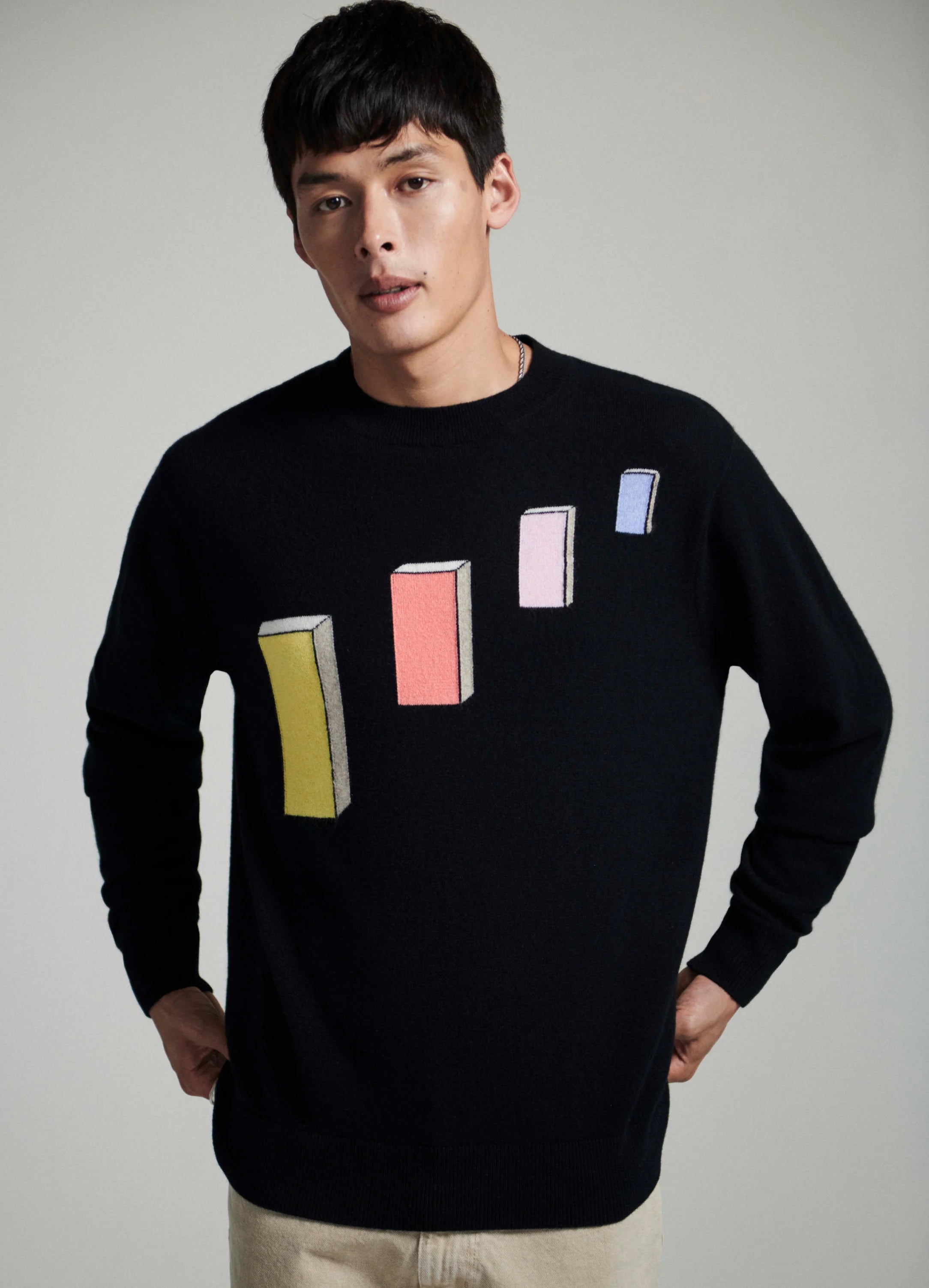 Le mannequin mesure 1m91 et porte une taille L.