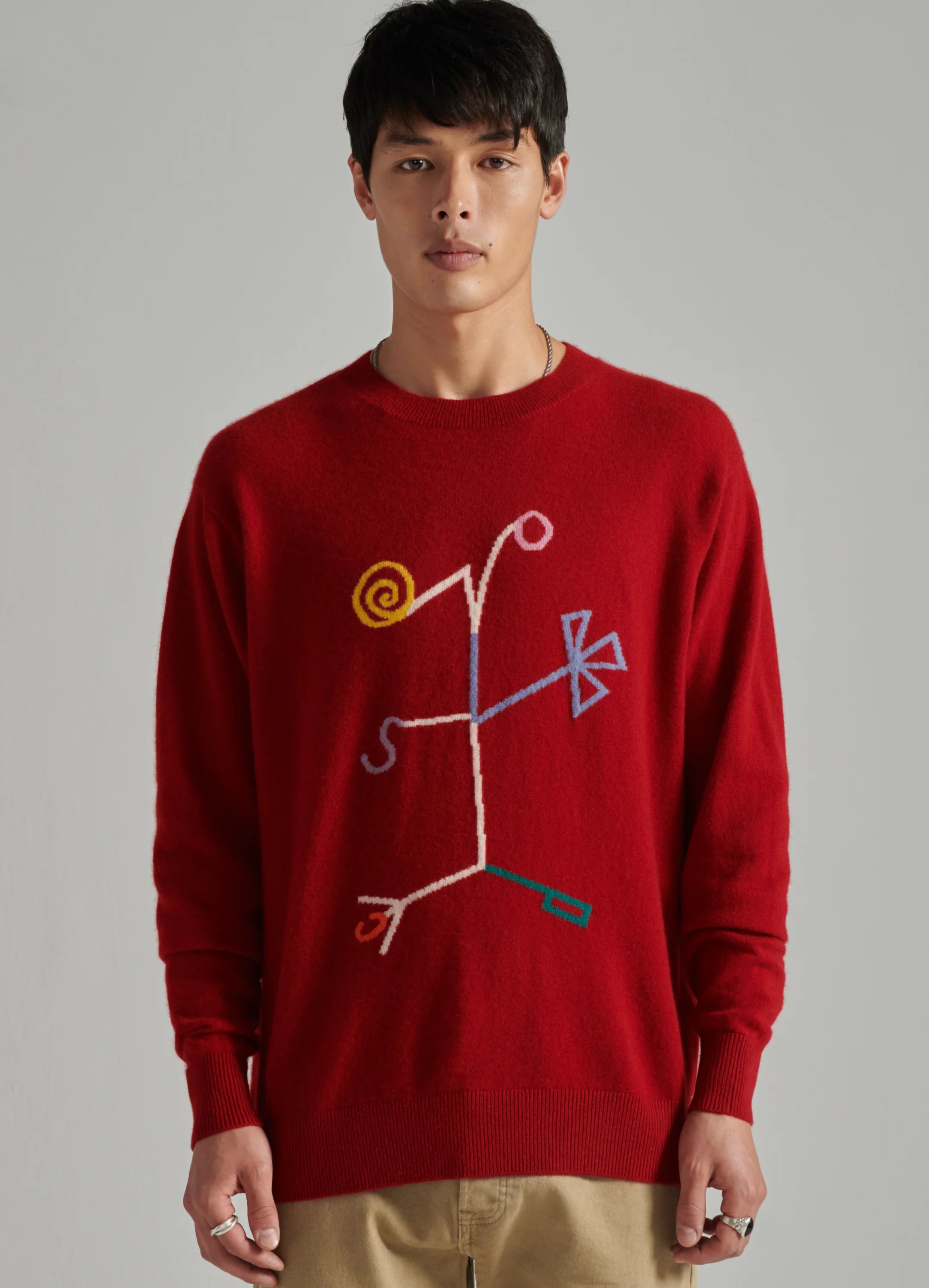 Le mannequin mesure 1m91 et porte une taille L.
