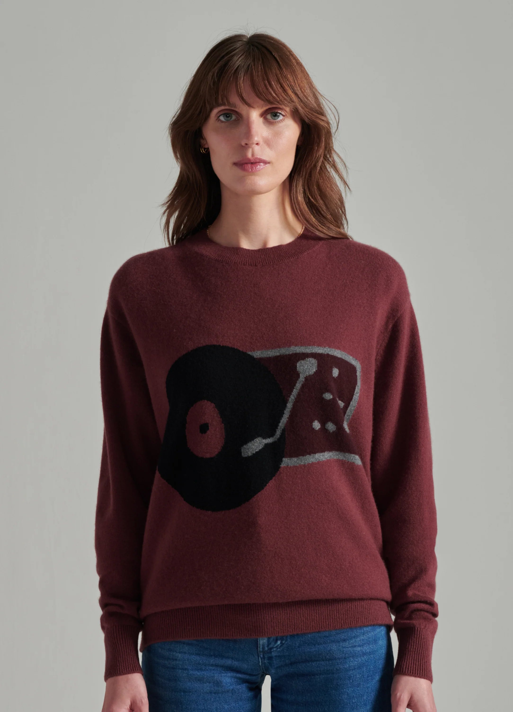 Le mannequin mesure 1m80 et porte une taille S.
