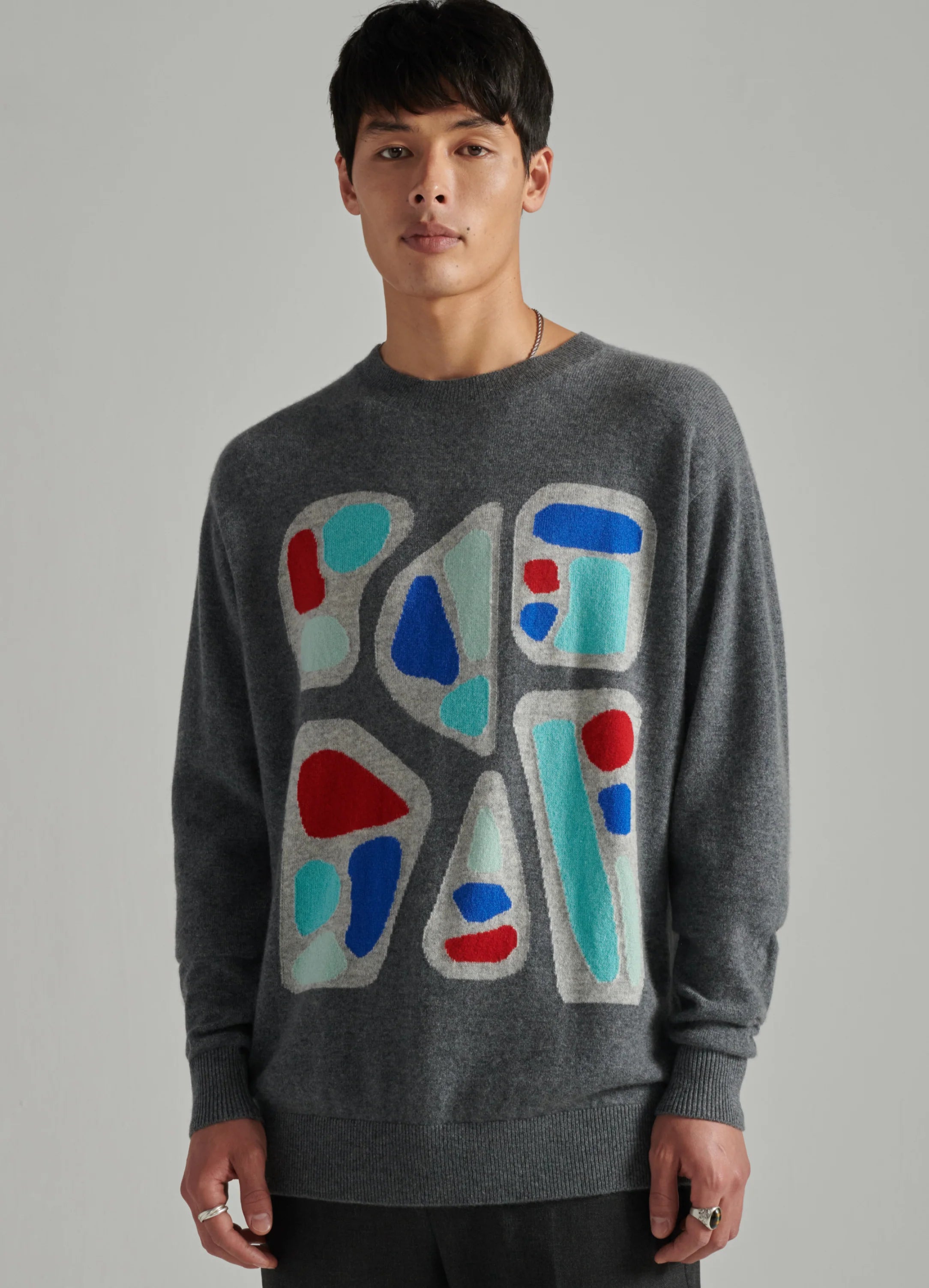 Le mannequin mesure 1m91 et porte une taille L.