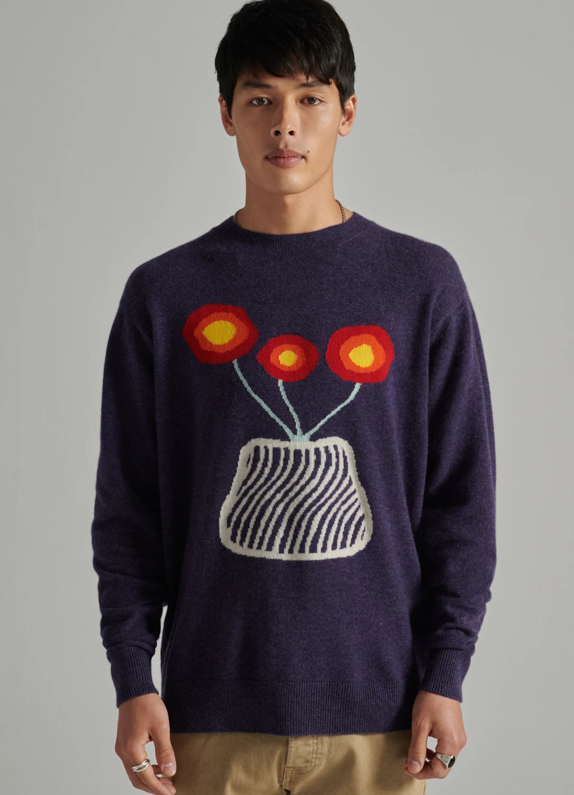 Le mannequin mesure 1m83 et porte une taille L.