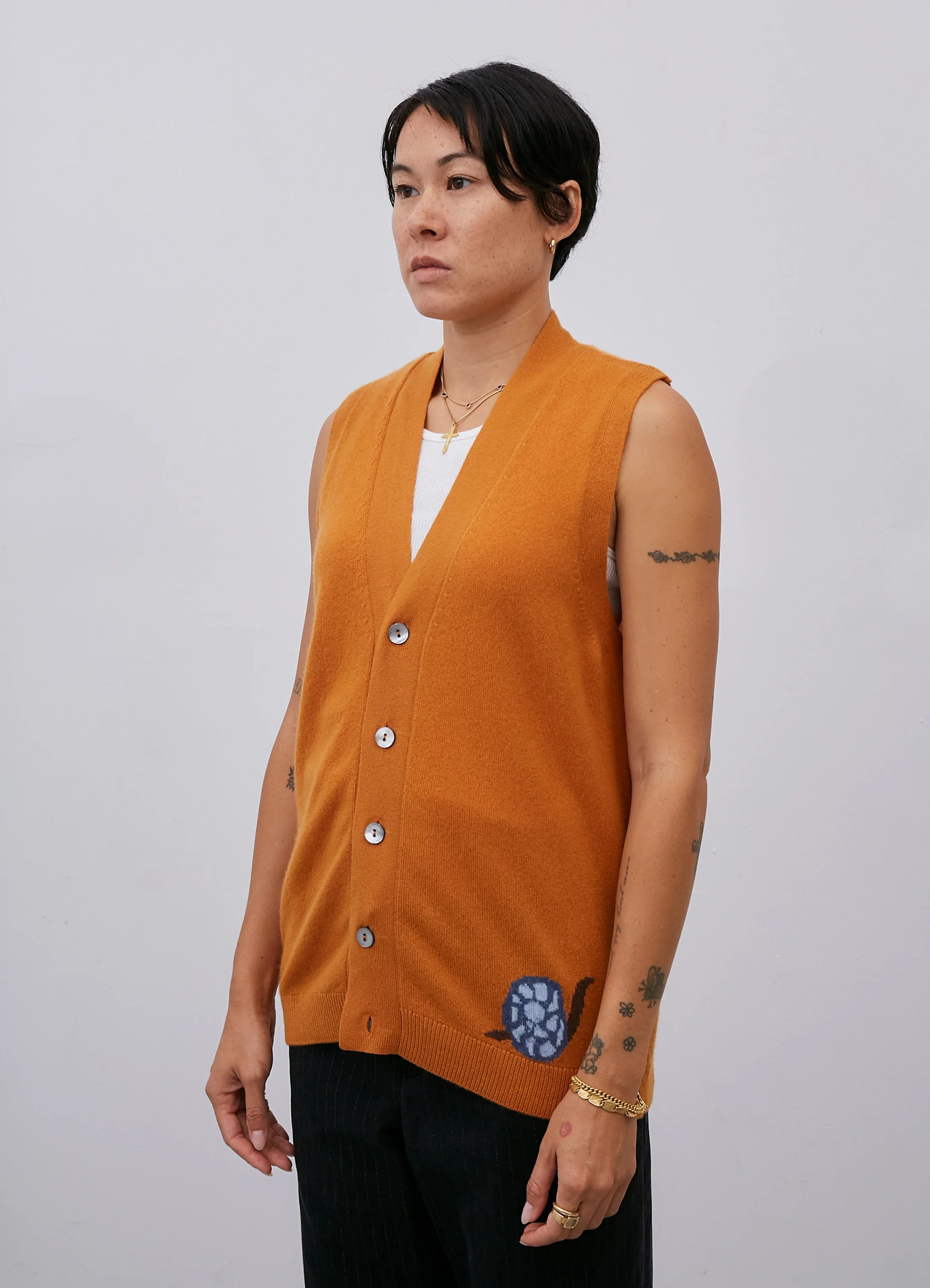 Le mannequin mesure 1m70 et porte une taille XS.