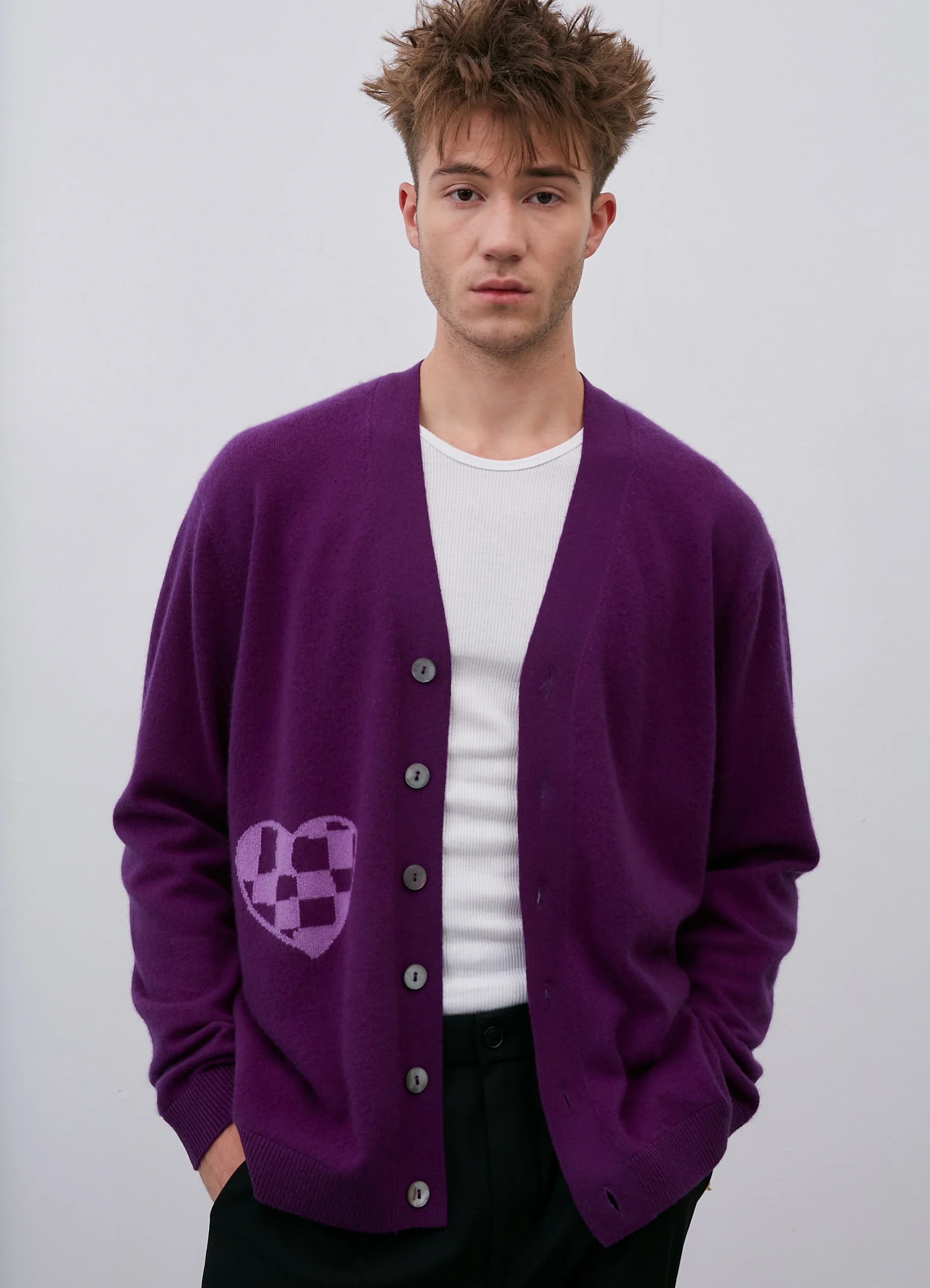 Le mannequin mesure 1m91 et porte une taille L.