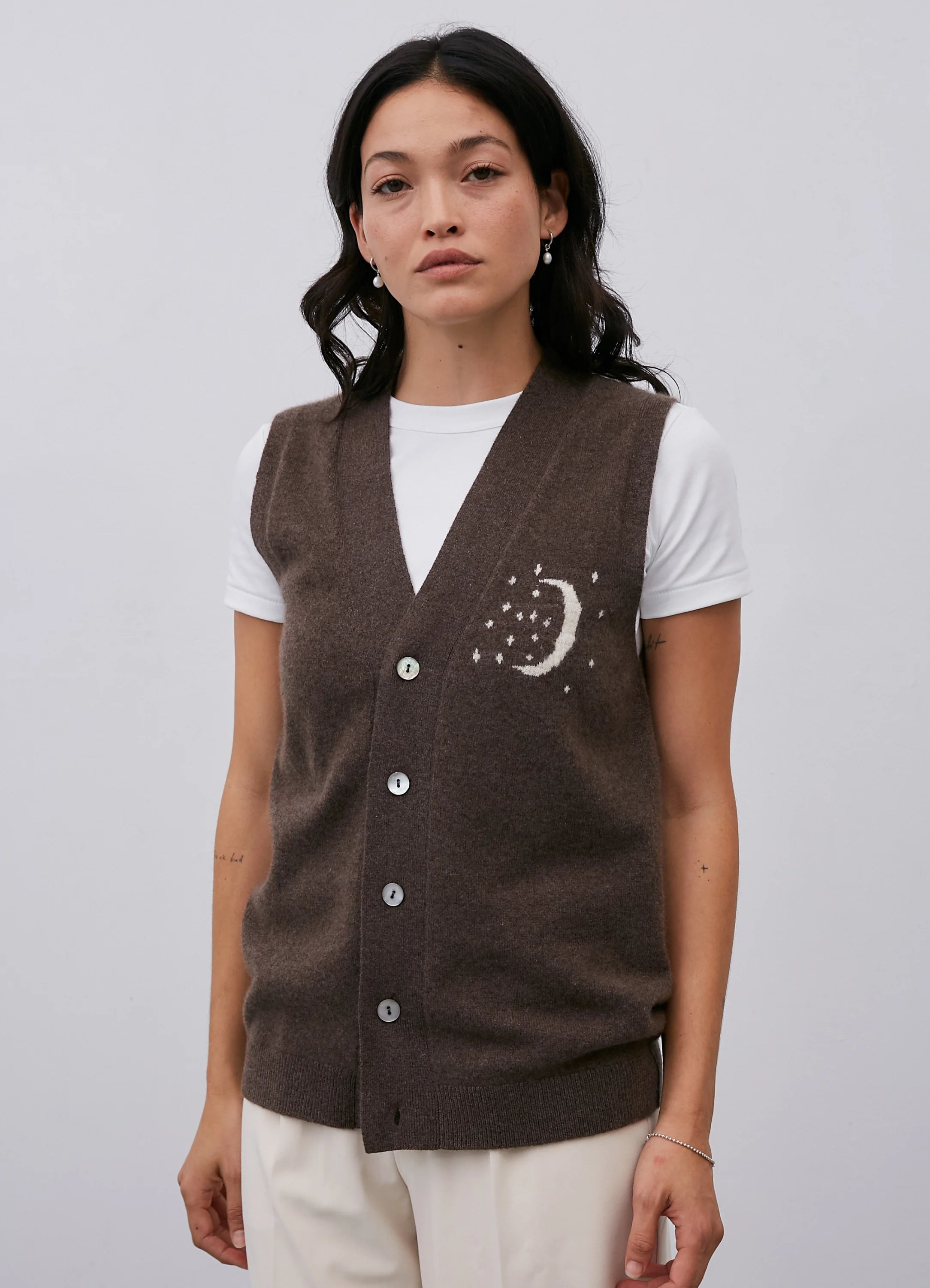Le mannequin mesure 1m73 et porte une taille XS.