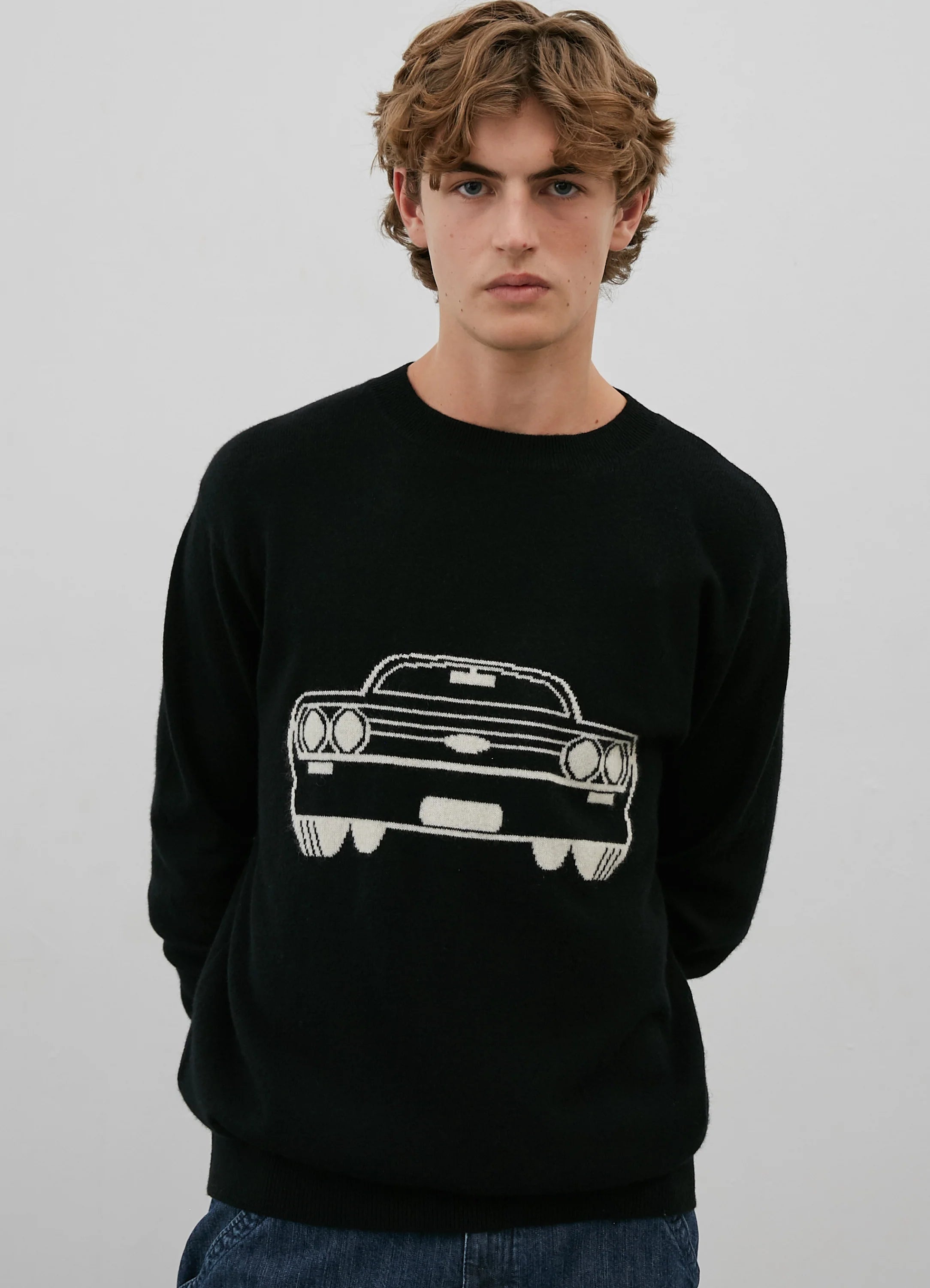 Le mannequin mesure 1m88 et porte une taille M.