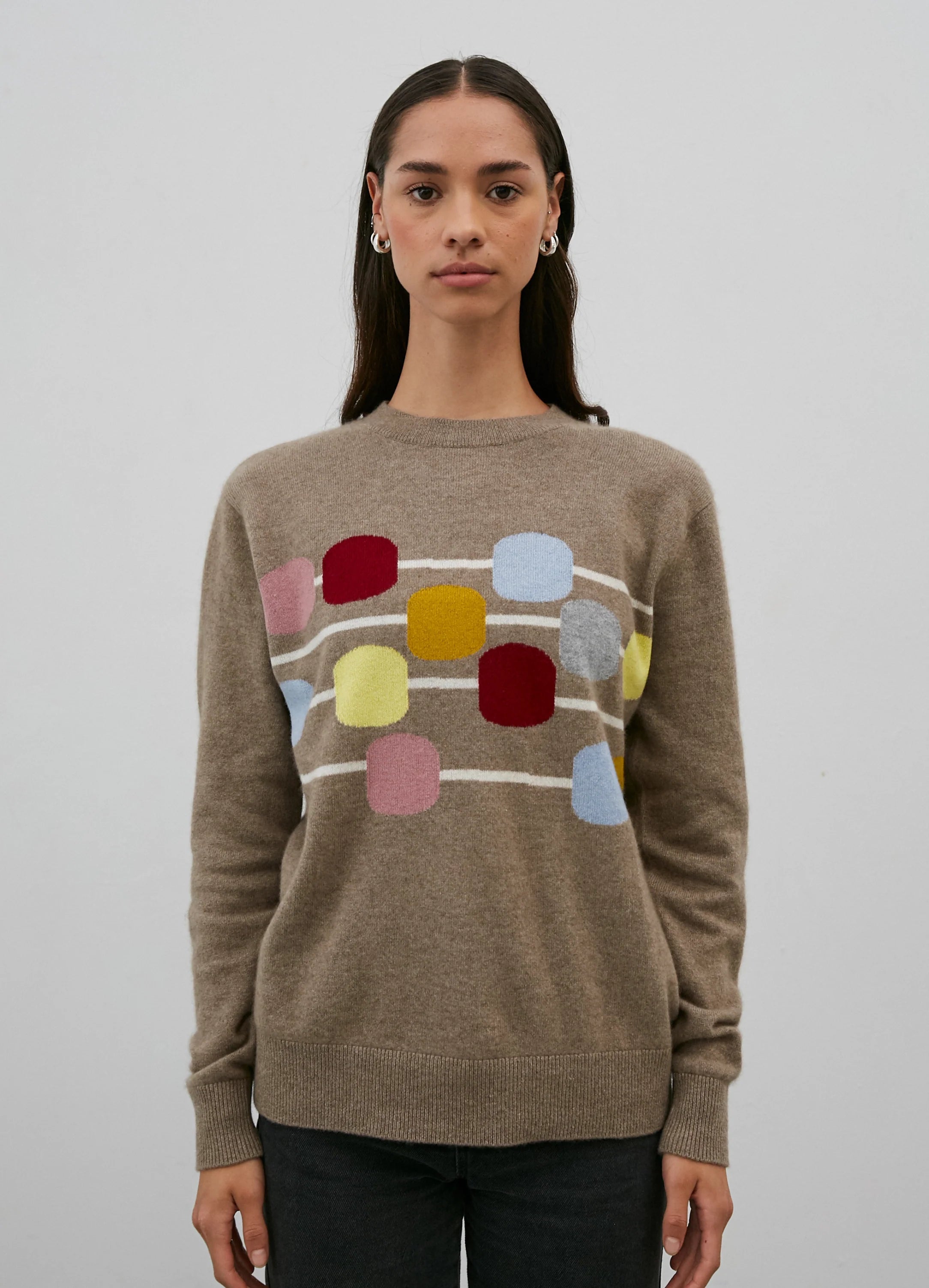 Le mannequin mesure 1m77 et porte une taille XS.