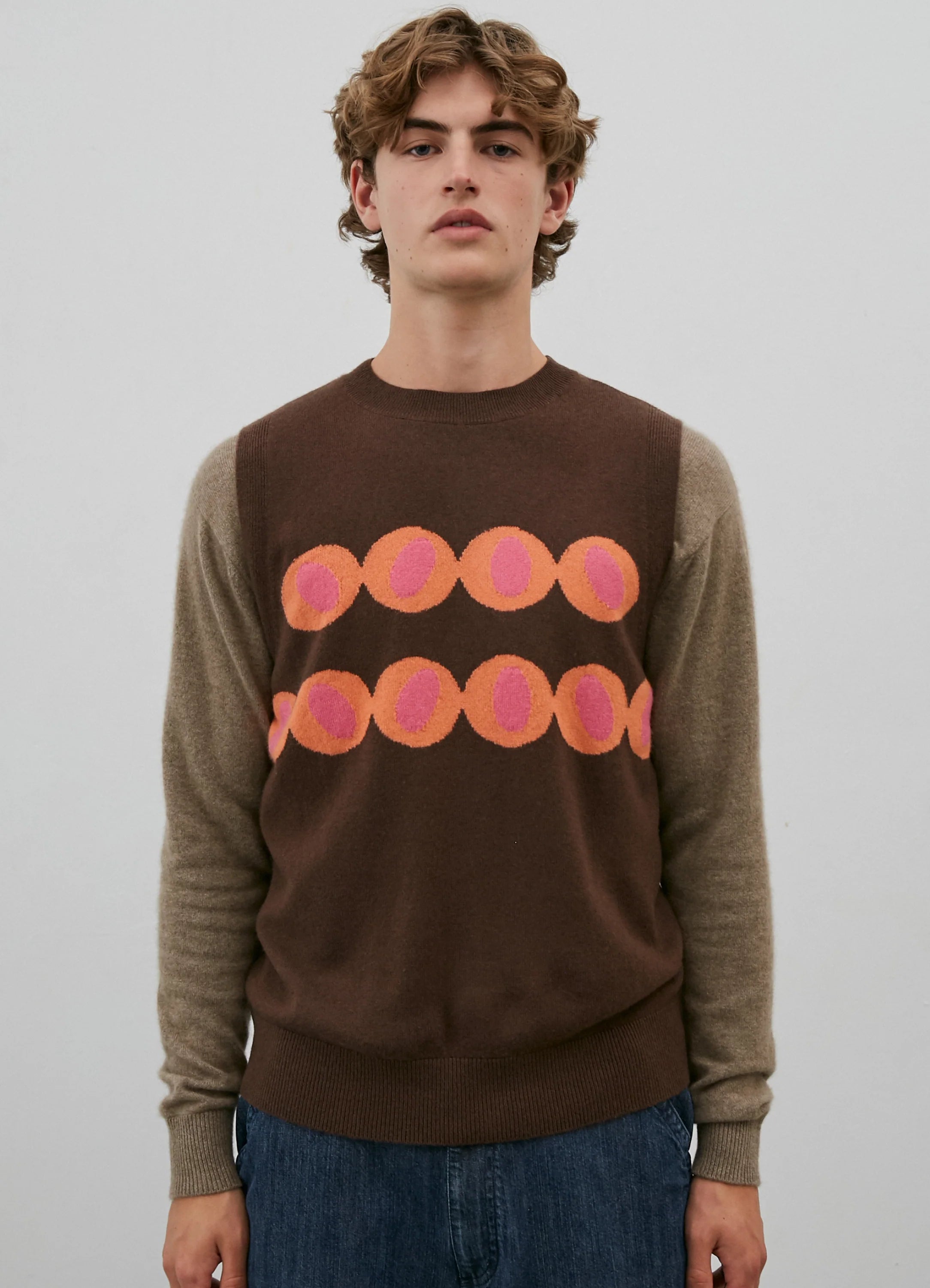 Le mannequin mesure 1m88 et porte une taille M.