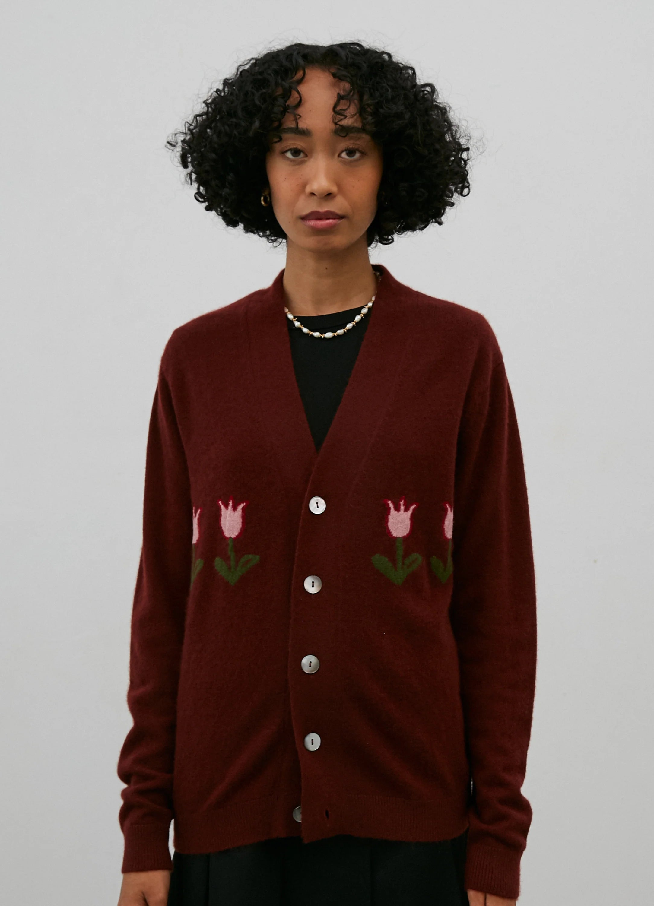 Le mannequin mesure 1m78 et porte une taille XS.