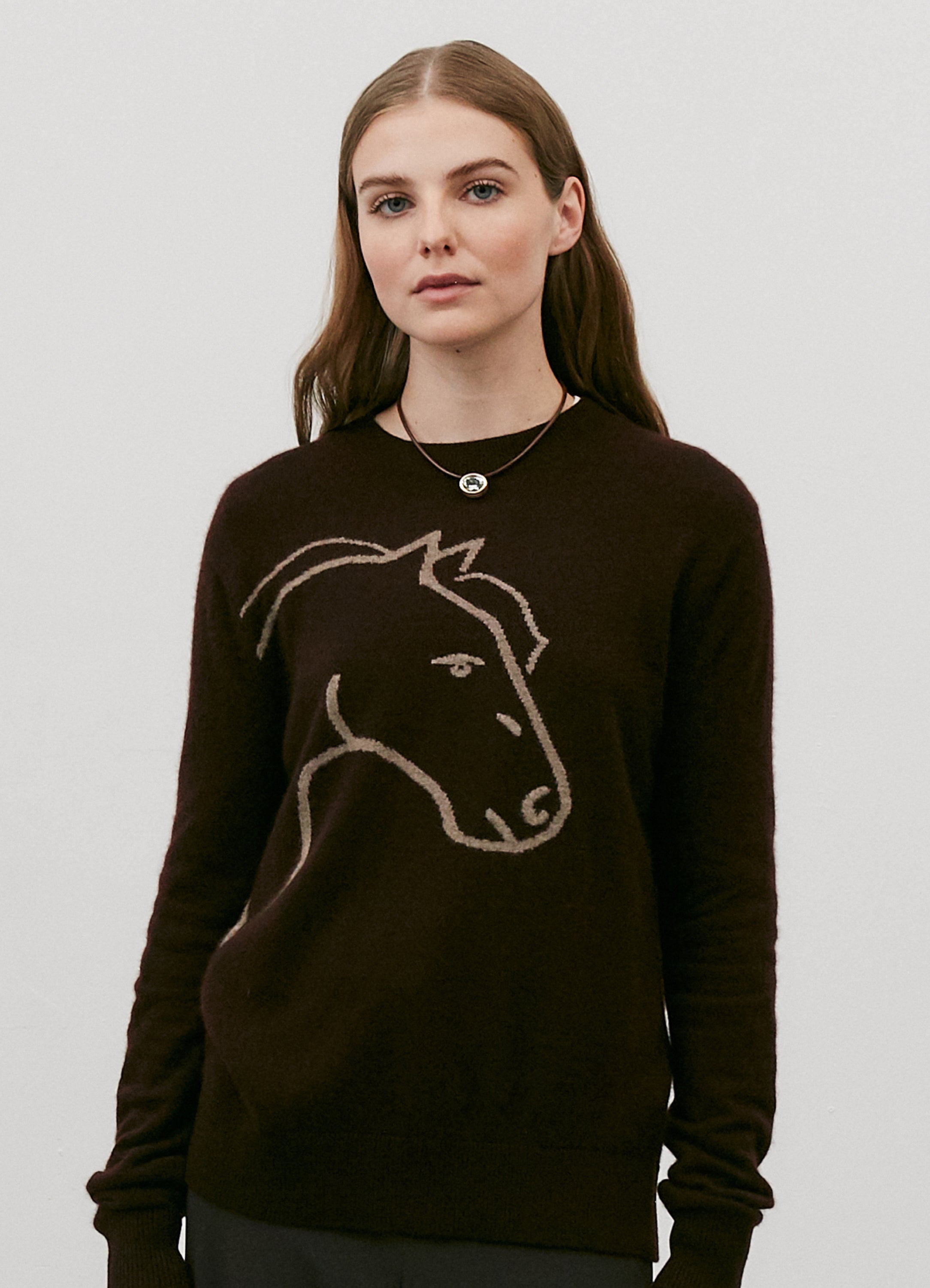 Le mannequin mesure 1m75 et porte une taille XXS.