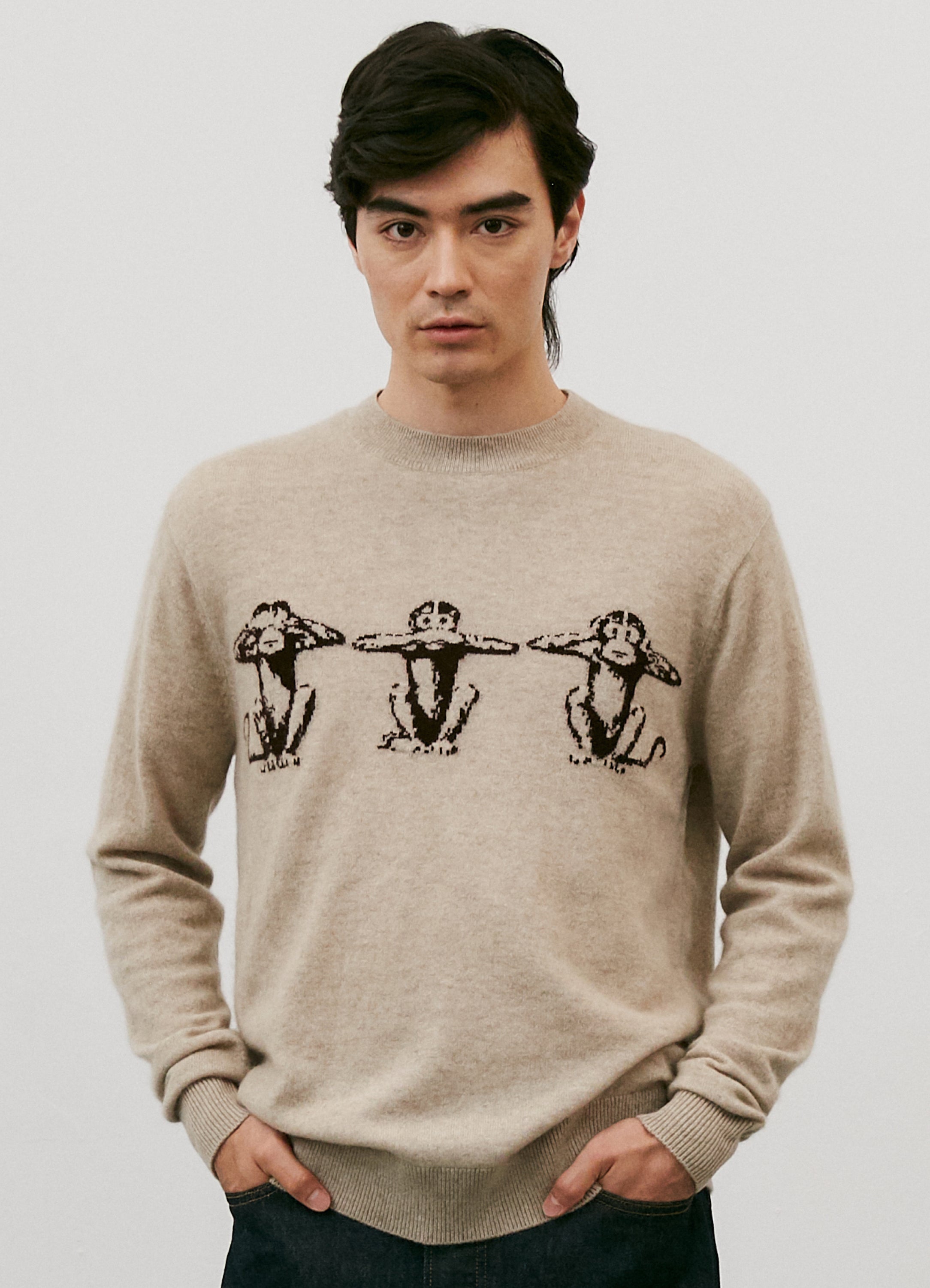 Le mannequin mesure 1m88 et porte une taille M.