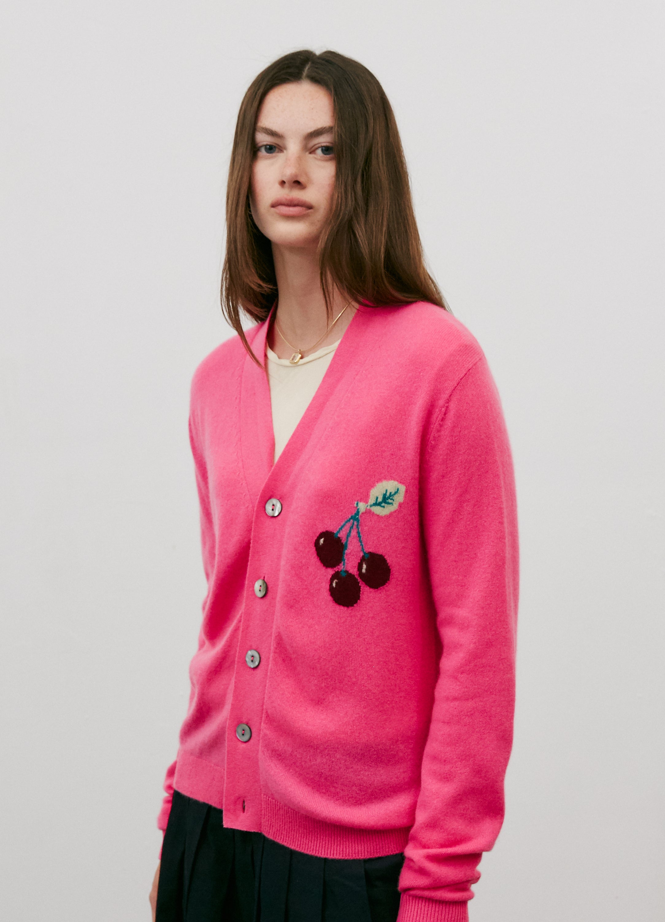 Le mannequin mesure 1m78 et porte une taille XS.