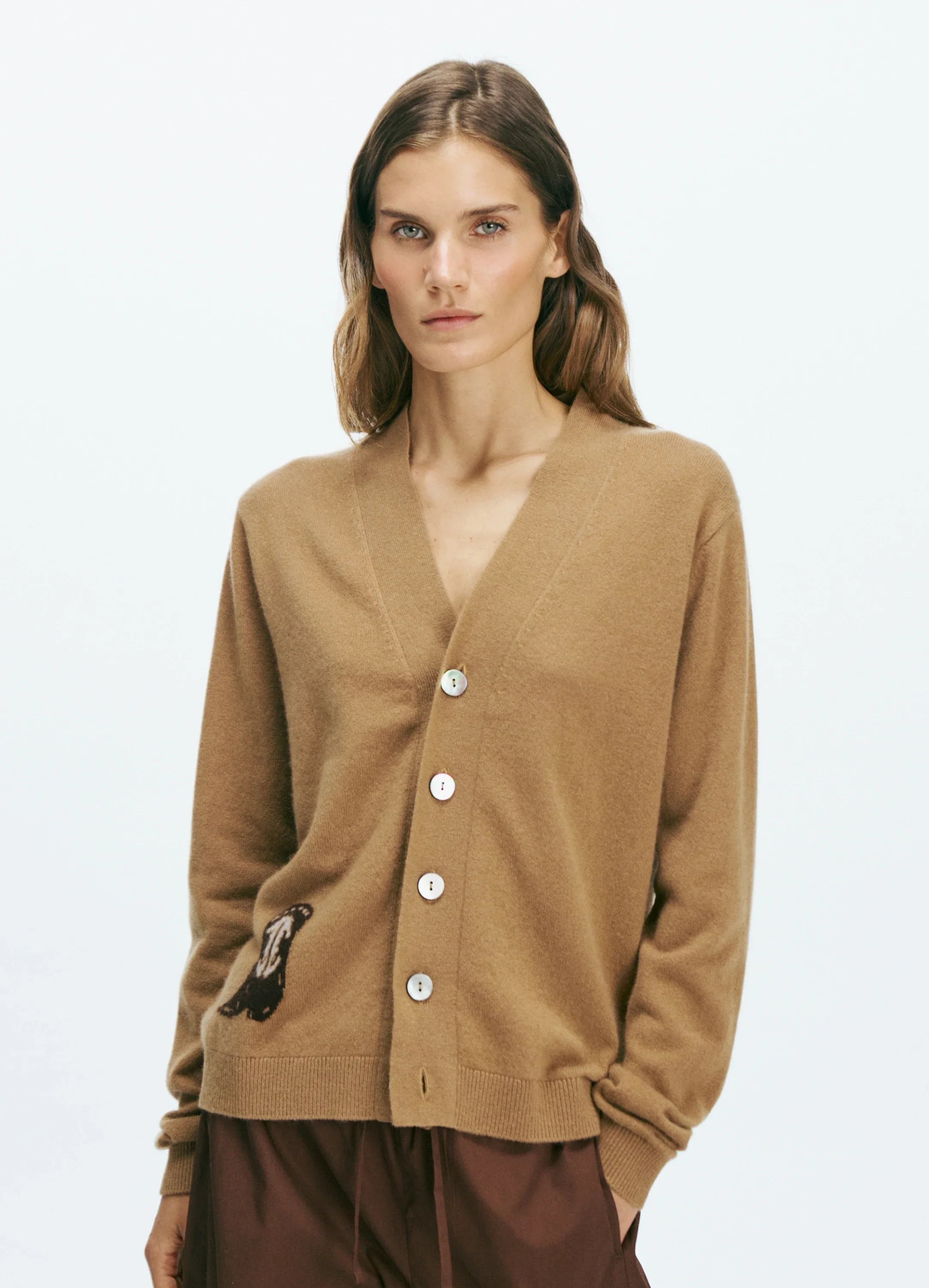 Le mannequin mesure 1m75 et porte une taille XXS.