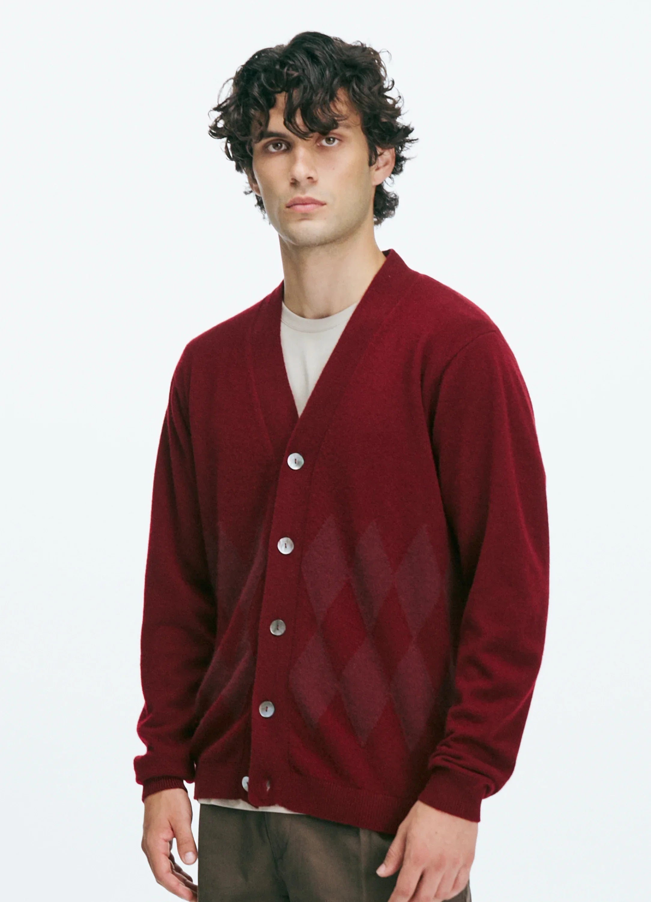 Le mannequin mesure 1m89 et porte une taille L.
