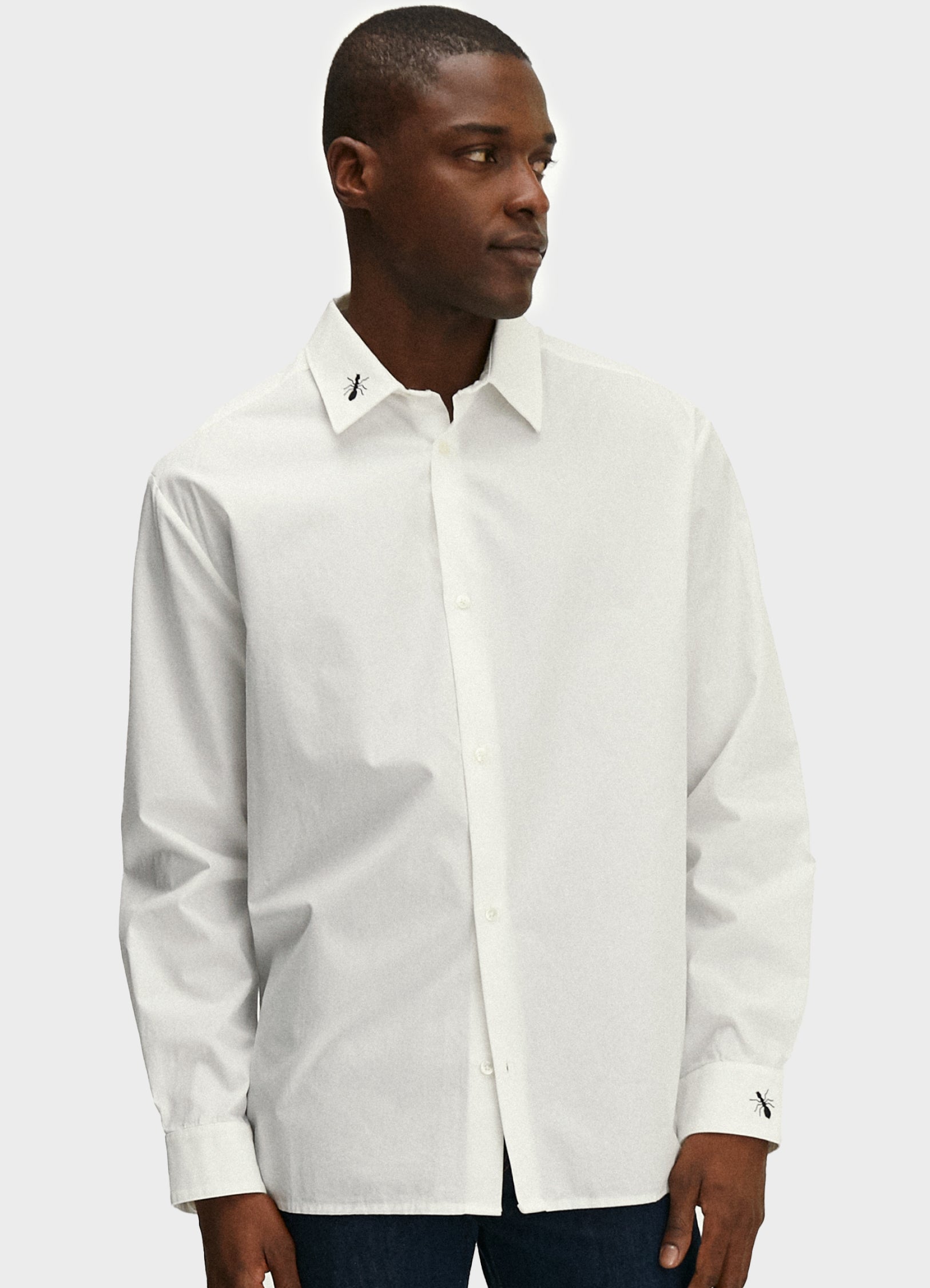 Le mannequin mesure 1m89 et porte une taille XL.