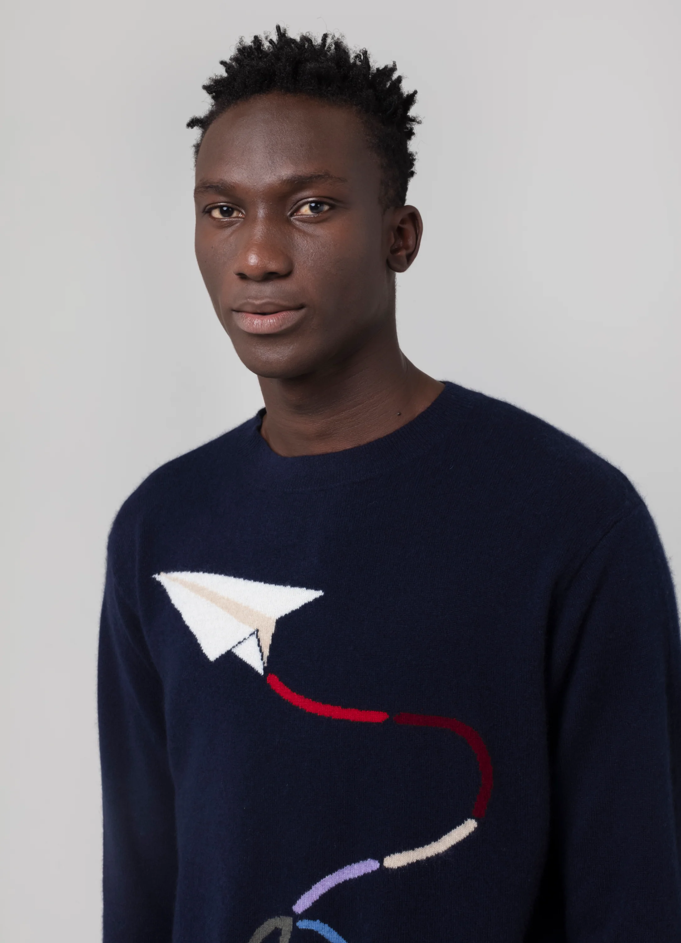 Le mannequin mesure 1m88 et porte une taille L.