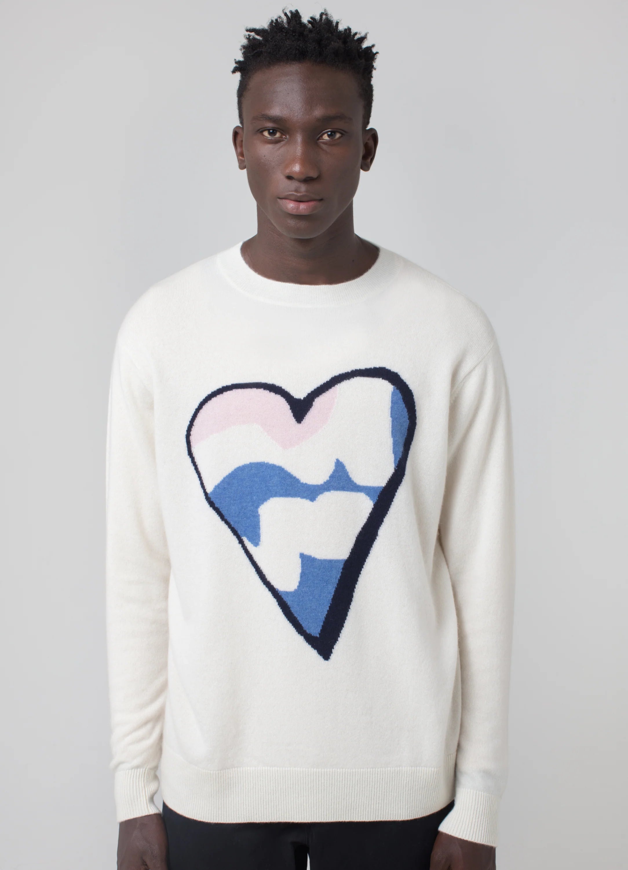 Le mannequin mesure 1m88 et porte une taille L.