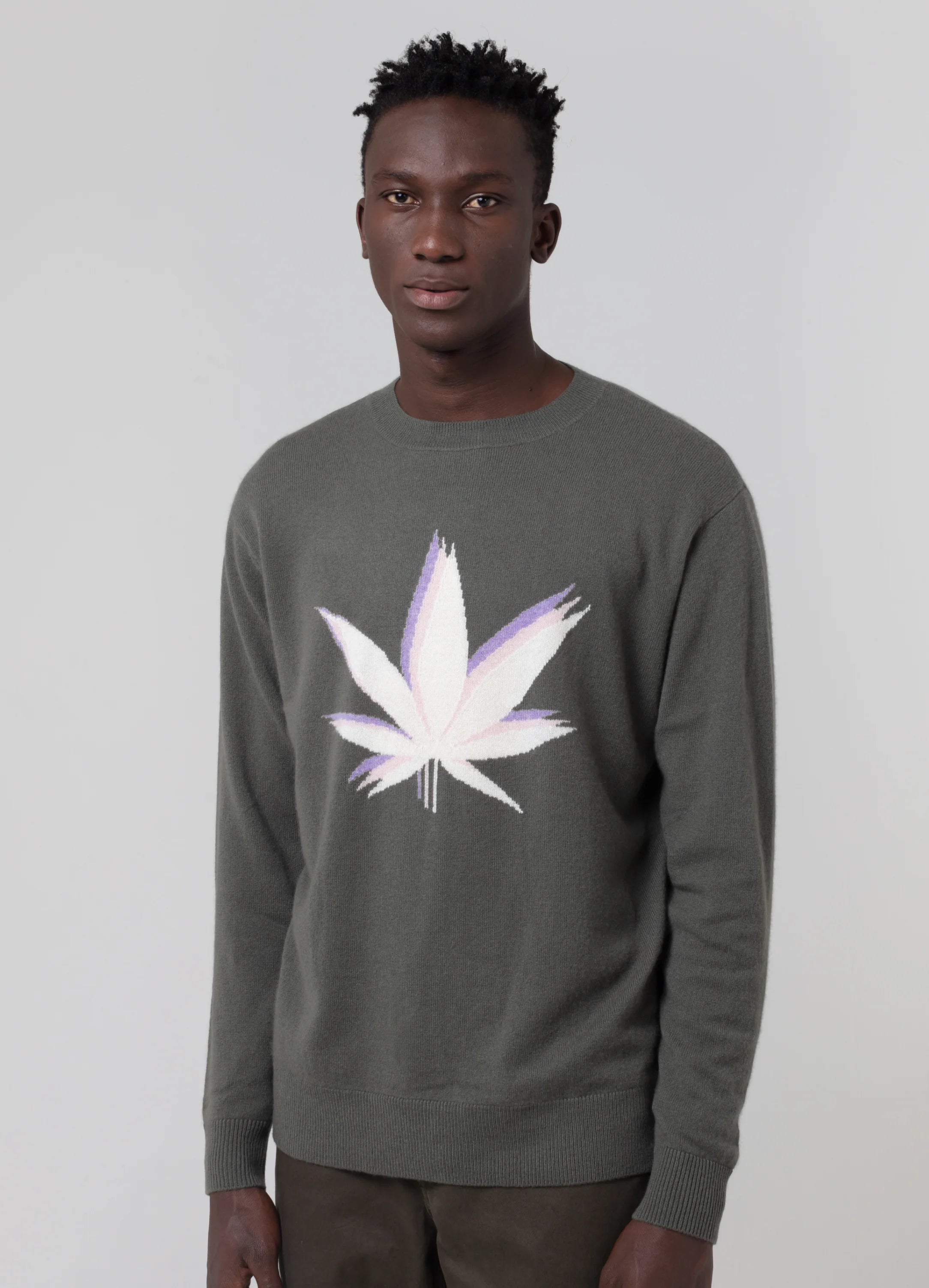 Le mannequin mesure 1m88 et porte une taille L.