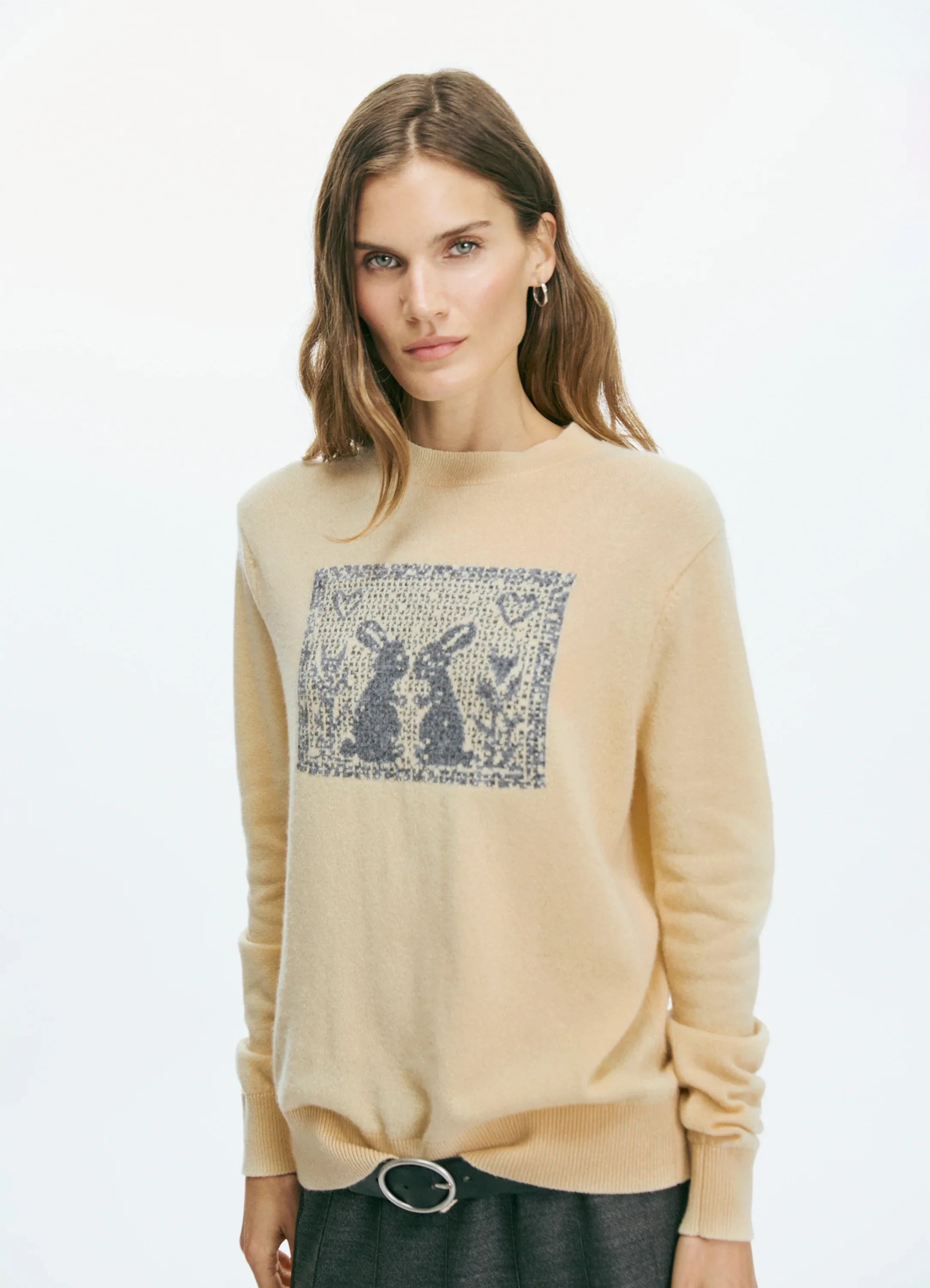 Le mannequin mesure 1m75 et porte une taille XXS.
