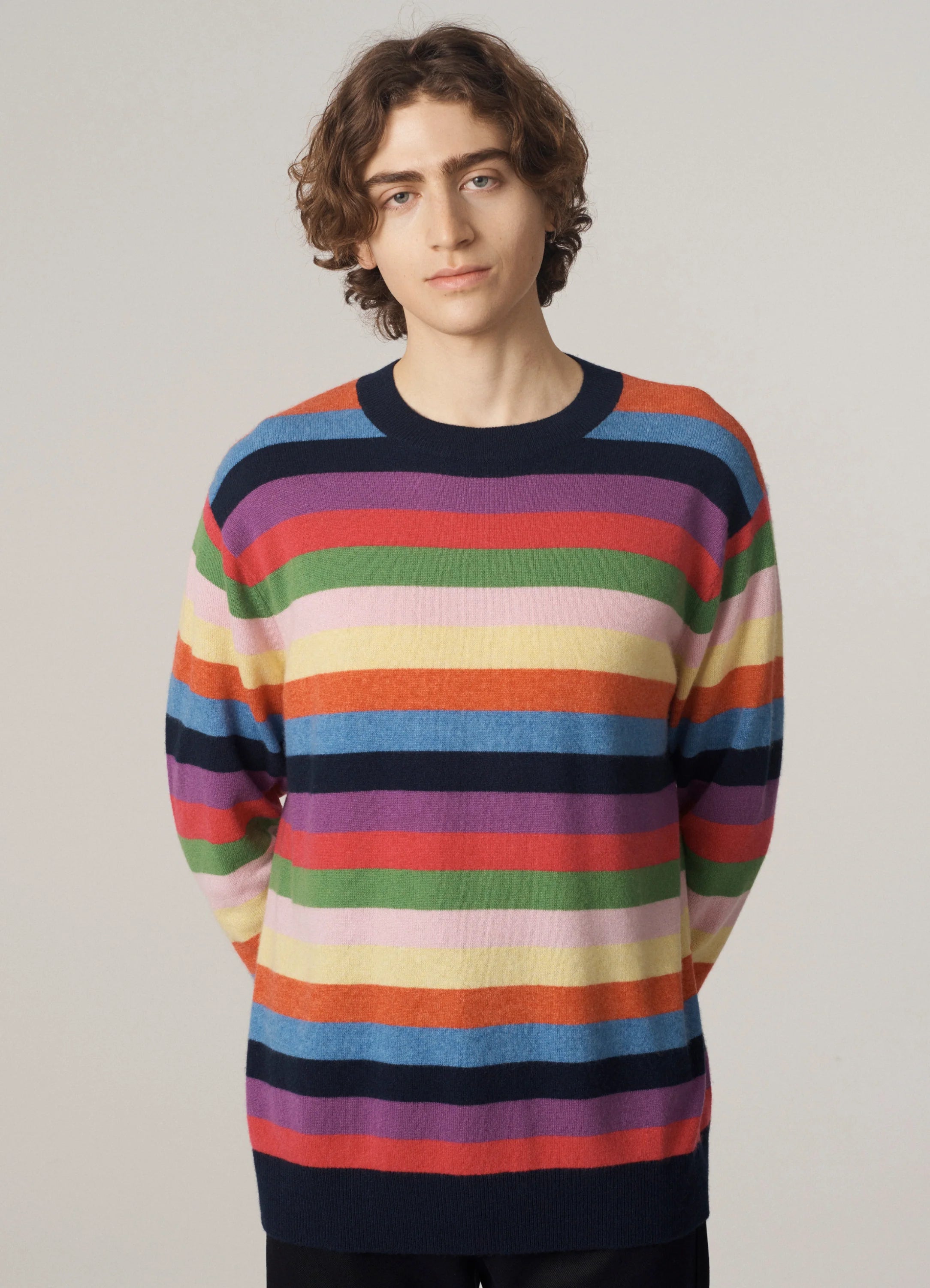 Le mannequin mesure 1m91 et porte une taille L.