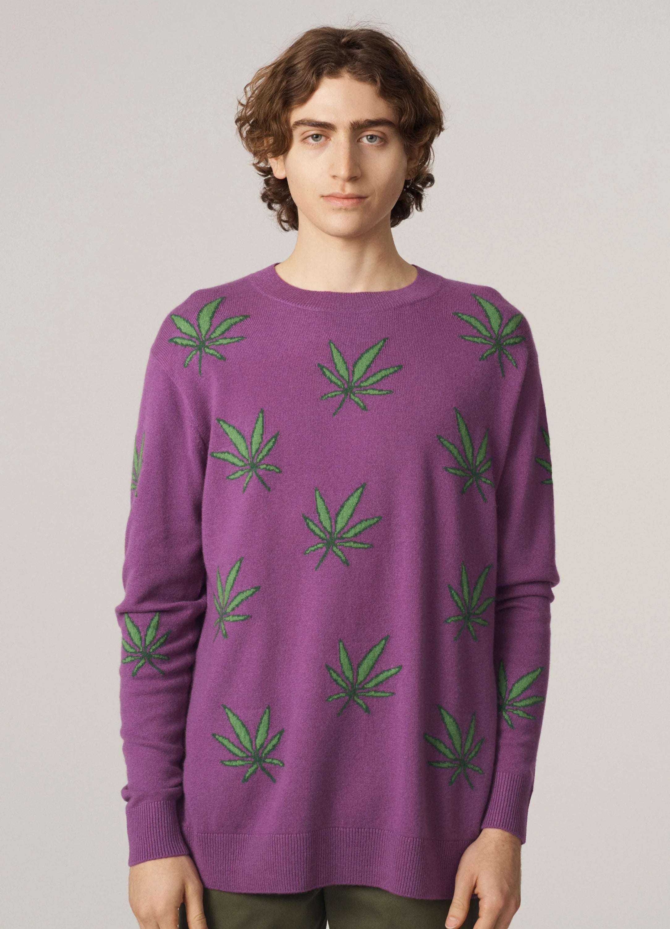 Le mannequin mesure 1m91 et porte une taille L.