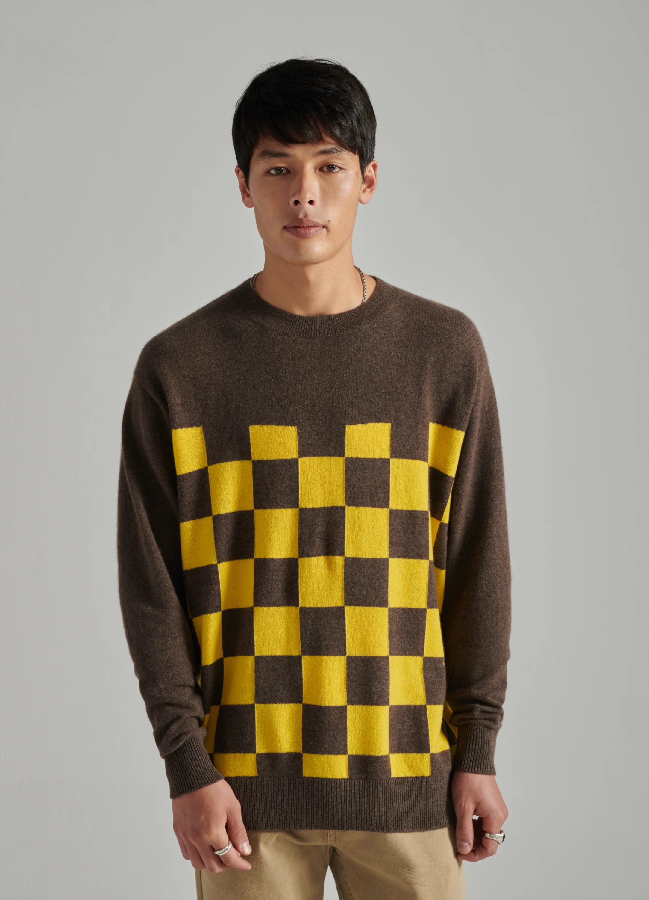 Le mannequin mesure 1m91 et porte une taille L.