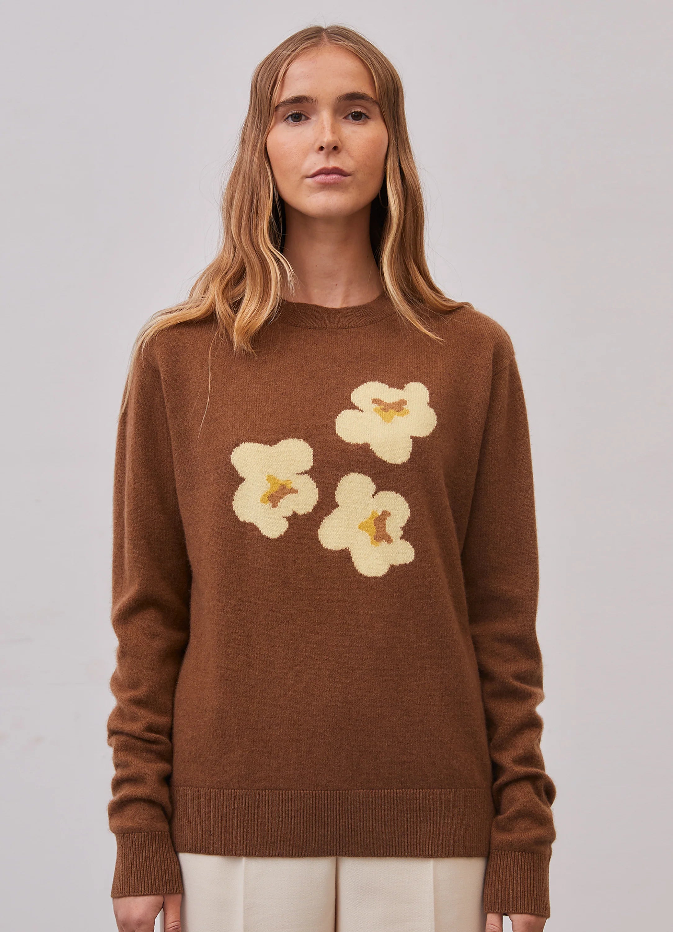 Le mannequin mesure 1m73 et porte une taille XS.