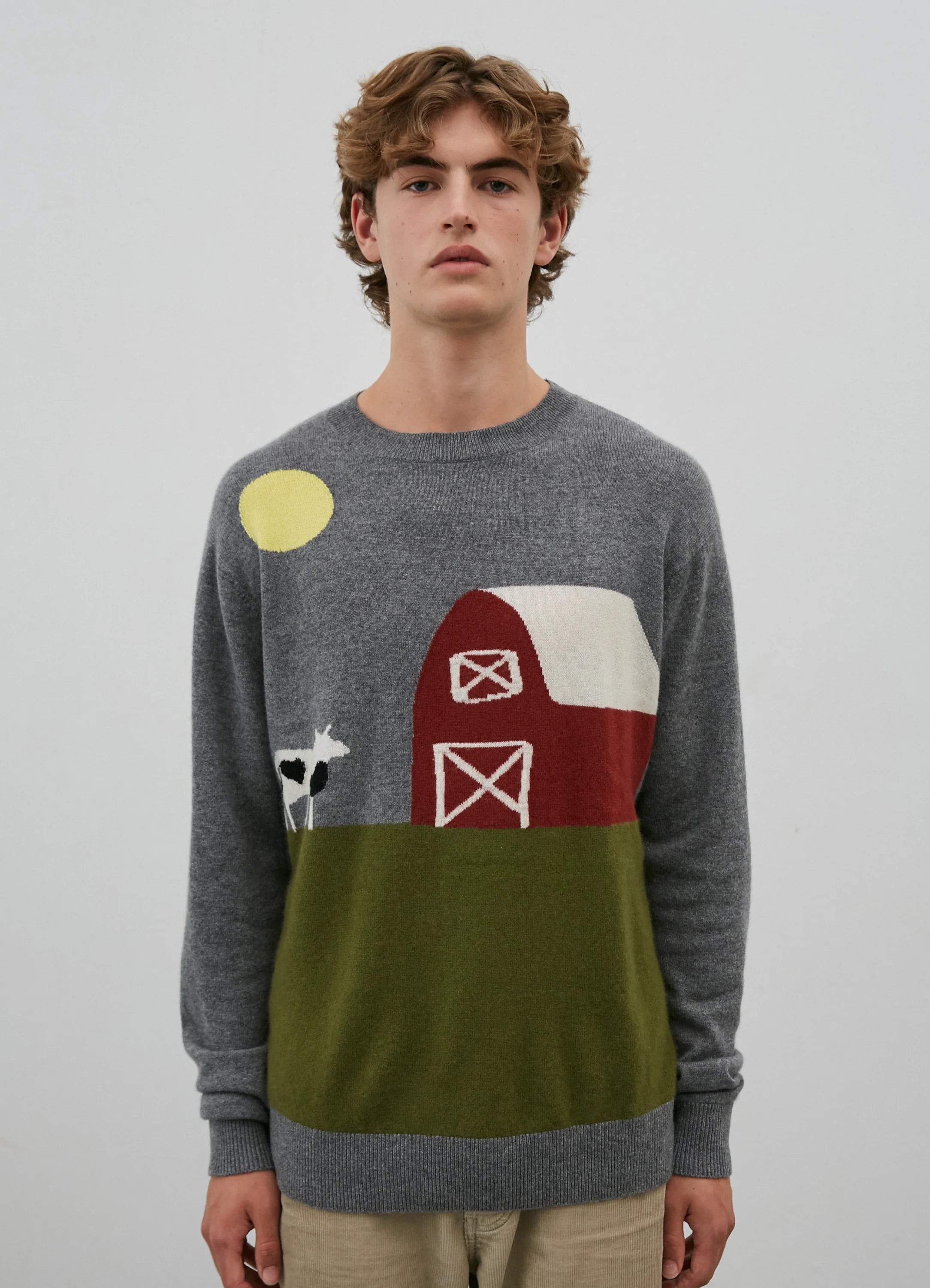 Le mannequin mesure 1m88 et porte une taille M.