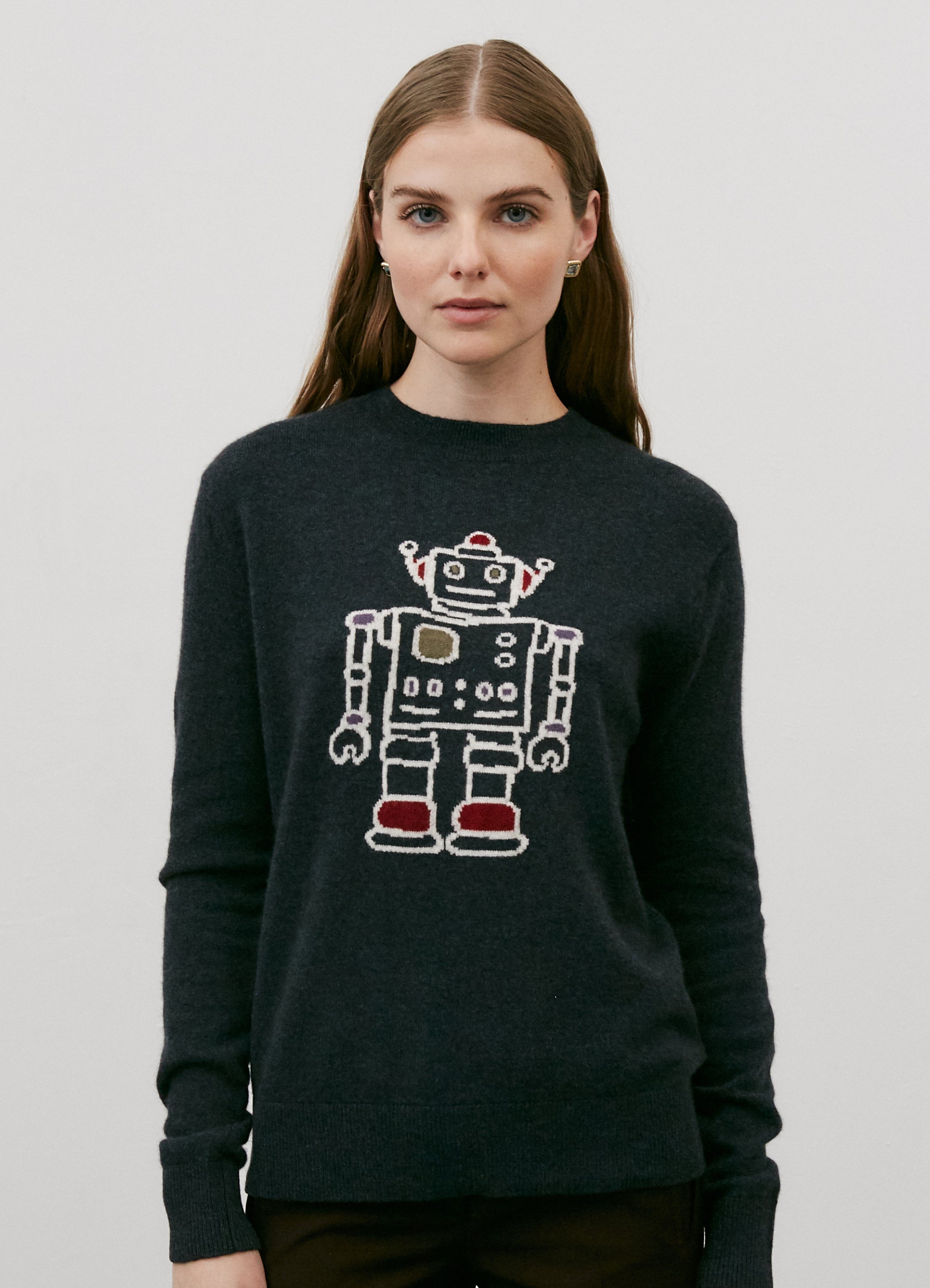 Le mannequin mesure 1m75 et porte une taille XXS.