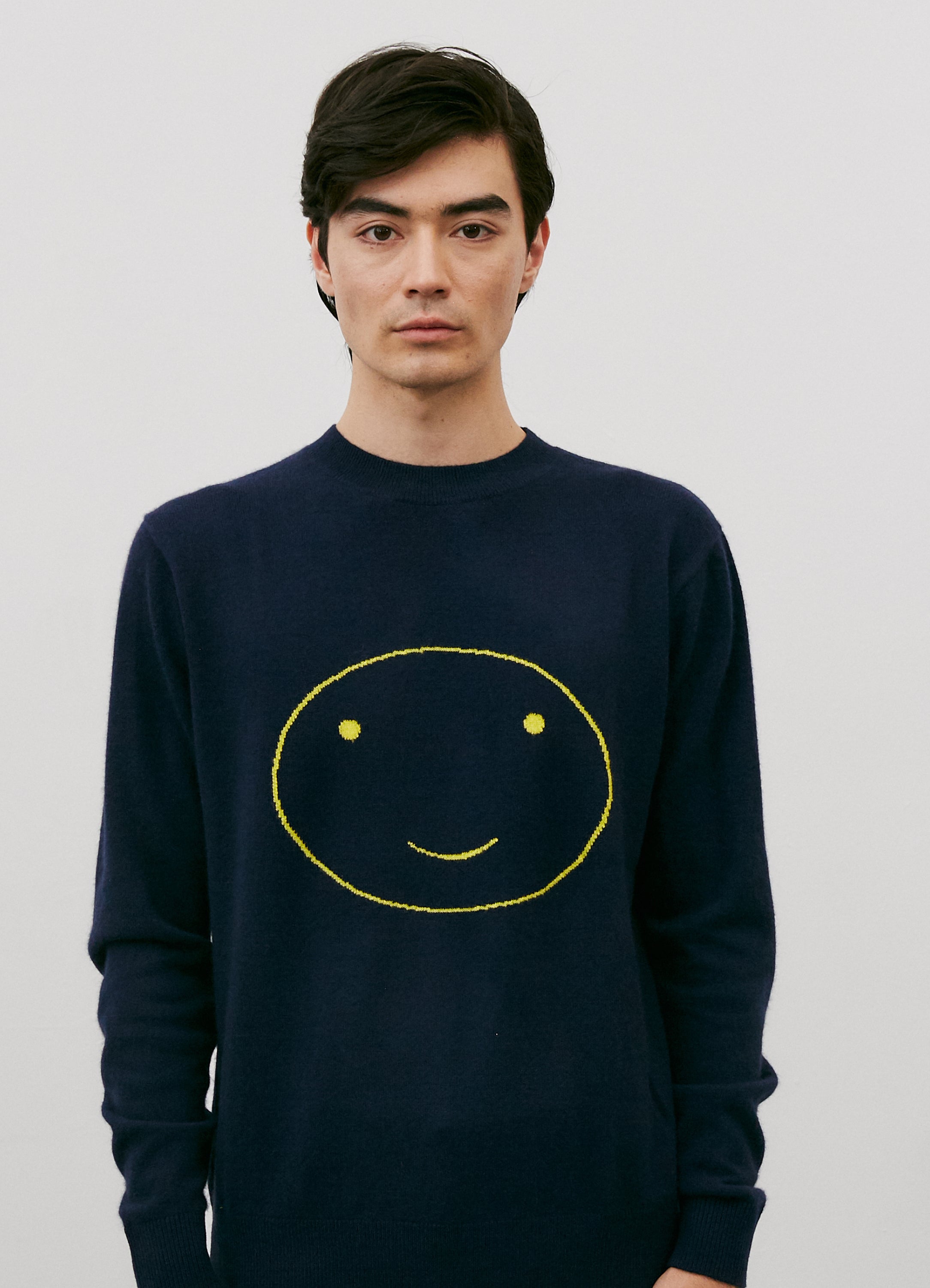 Le mannequin mesure 1m88 et porte une taille M.