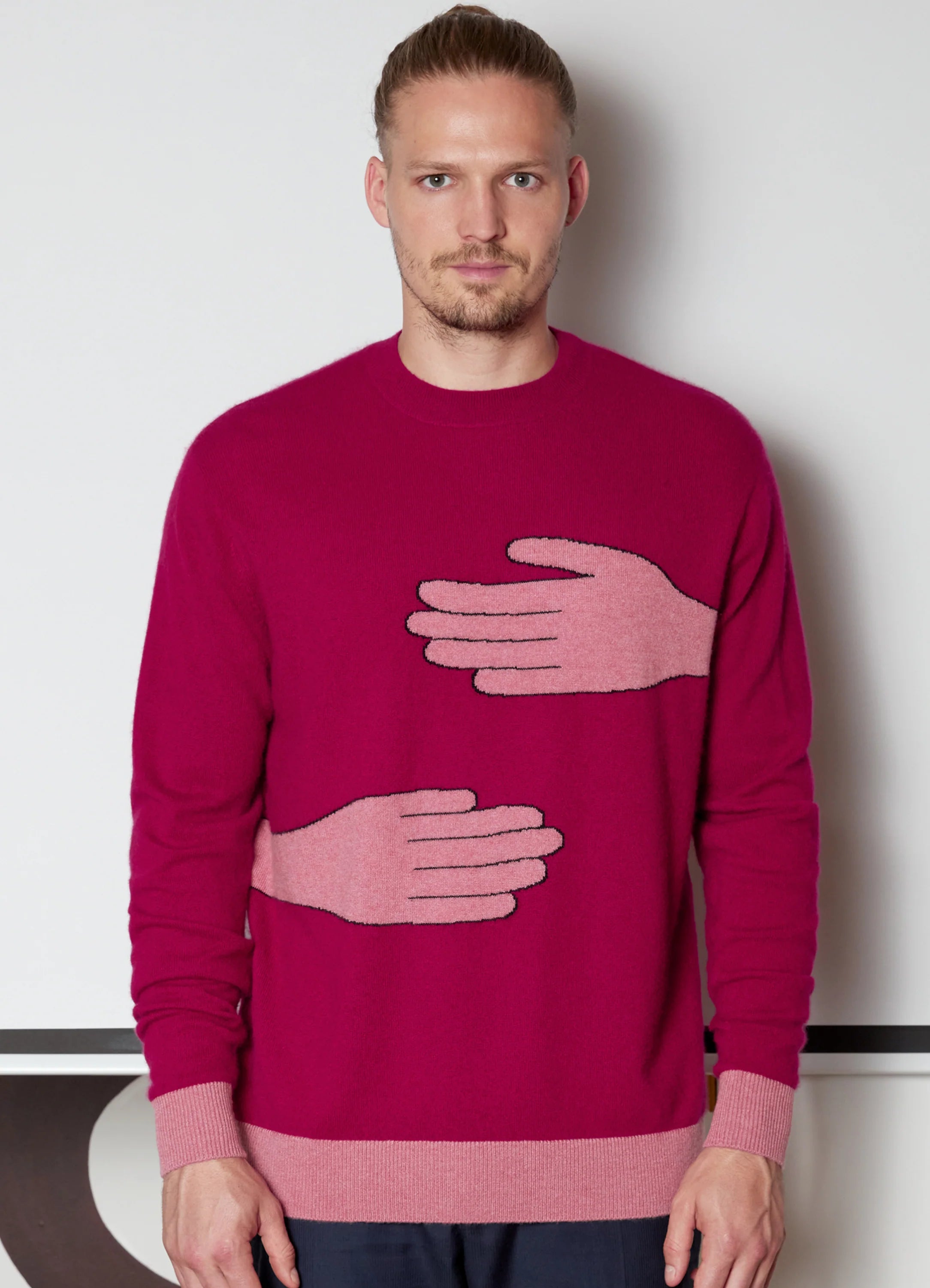 Le mannequin mesure 1m91 et porte une taille L.